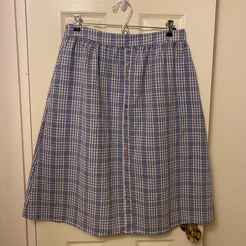 Blue and white plaid knee lengthed skirt